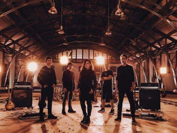 Hiatus 12 Tahun Kikan Kembali ke Band Cokelat, Tantri Kotak: Senangnya Aku!