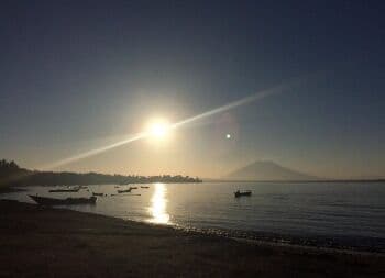 Pesona Pantai Waiwuring Flores Timur, Spot Terbaik Menikmati <i>Sunrise</i> Pesona Pantai Waiwuring Flores Timur, Spot Terbaik Menikmati <i>Sunrise</i>