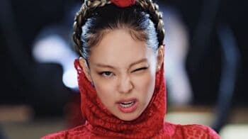 OOTD Jennie BLACKPINK di Pink Venom Tembus Ratusan Juta Rupiah, Harga Tas Sangkar Burung Bikin Melongo!