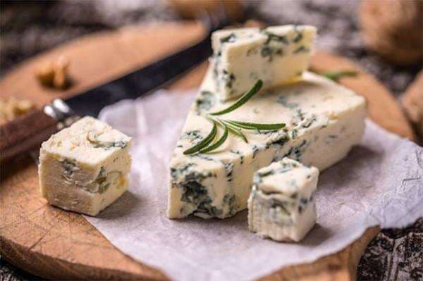 Blue Cheese Keju Berbau Tajam yang Viral di TikTok, Ini 3 Manfaatnya bagi Kesehatan Blue Cheese Keju Berbau Tajam yang Viral di TikTok, Ini 3 Manfaatnya bagi Kesehatan