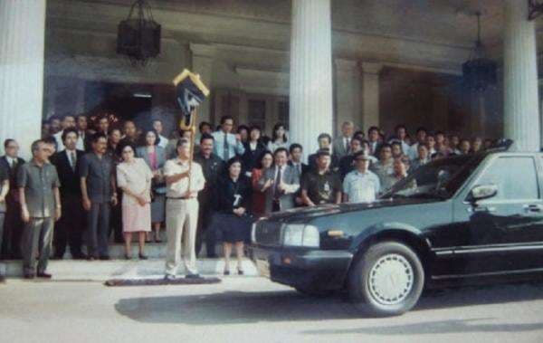 Kisah Pendiri Taksi si ‘Burung Biru’, dari Penjual Batik Keliling dan Pedagang Telur Asin
