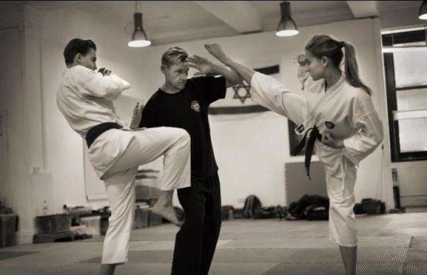 Sama-Sama Bela Diri Tangan Kosong, Apa Perbedaan Silat, Karate, dan Taekwondo?