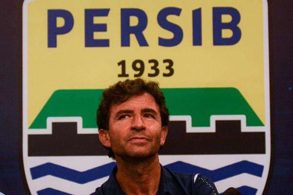Kabar Buruk Terkait Luis Milla Menjalang Laga Persib vs Bali United
