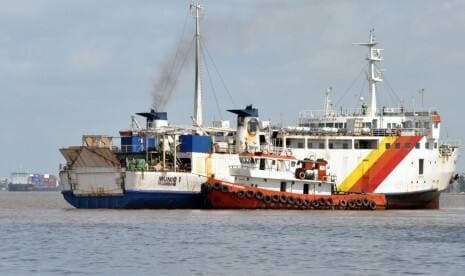 Kapal Penumpang Glory Marry Rute Talaud-Manado Kandas di Moronge Talaud