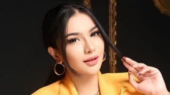 Seksinya Siva Aprilia Pakai Bikini di Pantai Maumere bak Bidadari Laut Lepas