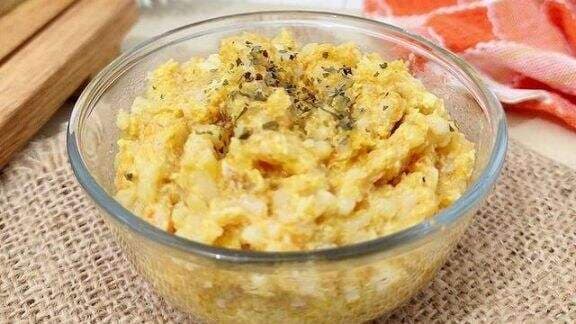 Resep Bubur Telur Wortel Super Lembut,  Aman untuk Si Kecil yang Belum Tumbuh Gigi