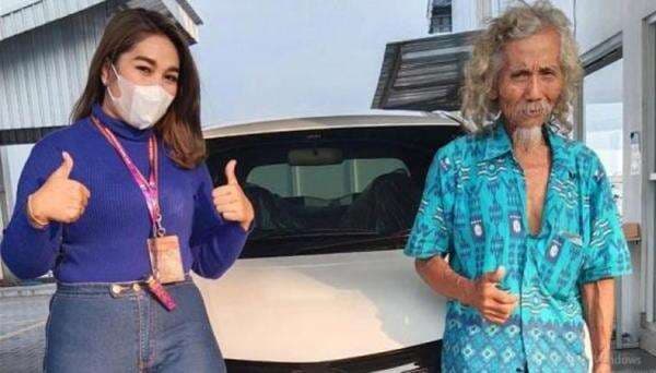 Cerita Kakek Wardji, Berpakaian Lusuh Jalan Kaki 7 Km Bawa Uang Sekarung untuk Beli Mobil