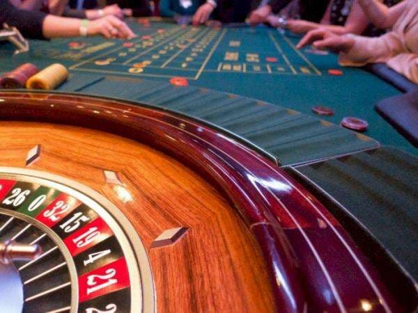 5 Film Soal Judi yang Bisa Ditonton di Netflix, Ada yang Mirip Konsorsium 303 Gak Yah?