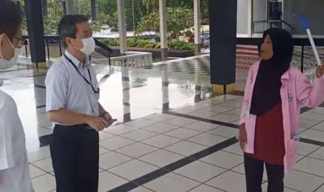 Viral! Petugas Kebersihan Masjid Fasih Lima Bahasa