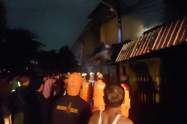 3 Kios di Pasar LKMD Slipi Ludes Terbakar, 11 Unit Damkar Dikerahkan