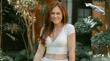 Main Air di Kolam, Gaya Seksi Wulan Guritno Bikin Netizen Gerah