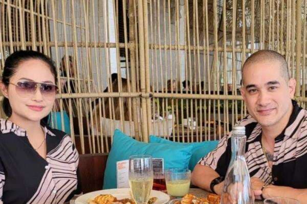 Okan Kornelius Pamer Pacar Baru usai 2 Tahun Cerai, Netizen: Ayo Halalin! Okan Kornelius Pamer Pacar Baru usai 2 Tahun Cerai, Netizen: Ayo Halalin!