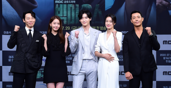 Nggak Semua Orang Tahu! Sutradara ‘Big Mouth’ Beberkan Cerita di Balik Layar tentang Lee Jong Suk dan Lim Yoona