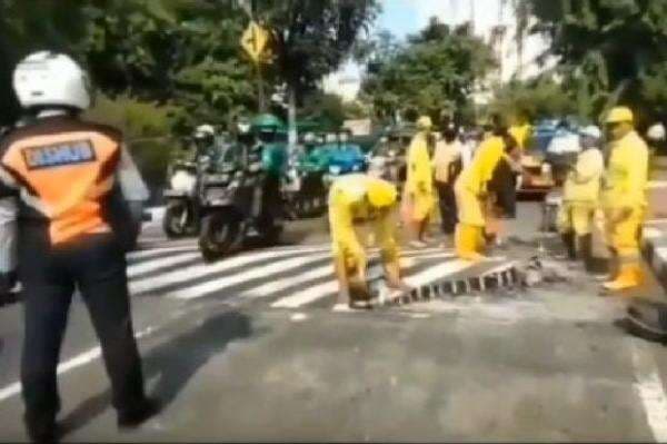 Dibangun untuk Cegah Balap Liar, Polisi Tidur Bercat Zebra Cross di Danau Sunter Akhirnya Dibongkar