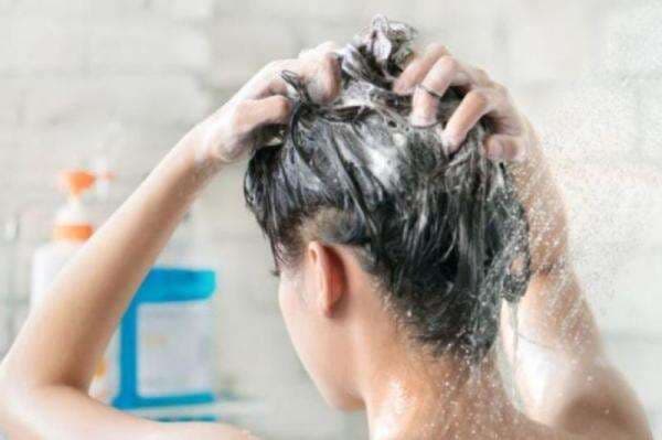 5 Tata Cara Keramas yang Benar, Bisa Buat Rambut Tidak Rusak