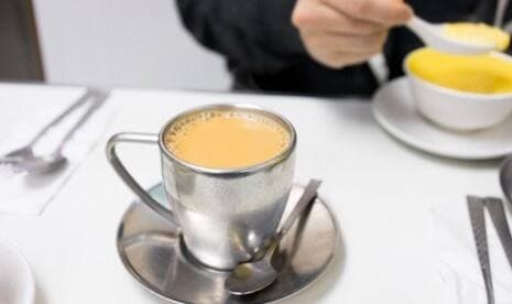 Tradisi Minum Teh Karak UEA yang Terdampak Inflasi dan Perang