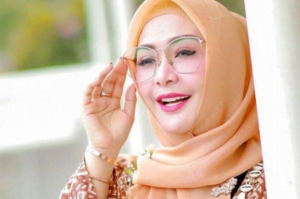 Pernah Perankan Pocong, Eddies Adelia Puji Akting Acha Septriasa di Film Mumun