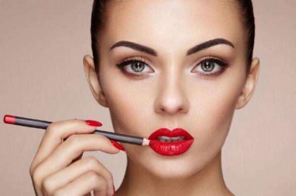 Lip Gloss vs Lip Balm, Mana yang Lebih Baik?