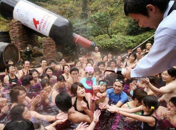 Berendam Wine, Cara Unik Bikin Awet Muda di Jepang Berendam Wine, Cara Unik Bikin Awet Muda di Jepang