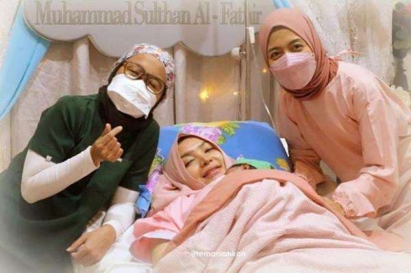 Roro Fitria Melahirkan Anak Pertama: Pengorbanan Bertaruh Nyawa