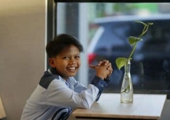 6 Foto Lawas Farel Prayoga Saat Ngamen Ini Curi Perhatian, Nomor 4 Bikin Kagum