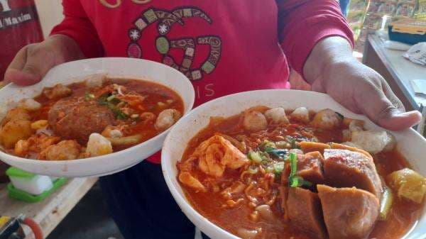 Seblak Komplit Bakso Iga di Kota Serang Ini Maknyus Rasanya