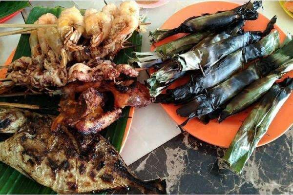 Berburu Kelezatan Otak-otak Sambel Kacang di Rumah Makan Bu Entin