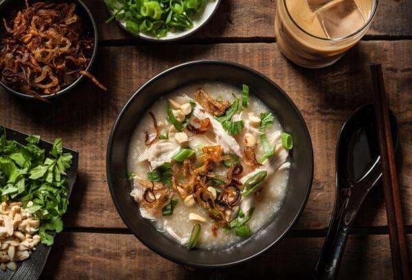 Bubur Ayam di Depok Ini Dijual Menggunakan Gentong, Porsinya Nendang dan Harganya Receh Abis