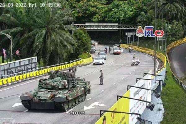 Tank Mogok di Tengah Jalanan Kuala Lumpur, AD Malaysia Minta Maaf Tank Mogok di Tengah Jalanan Kuala Lumpur, AD Malaysia Minta Maaf