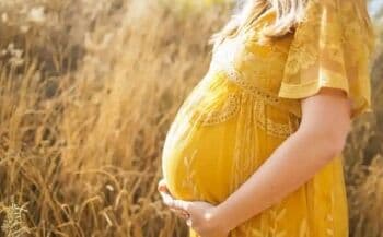 Apa Sih Risiko Hamil di Usia 50-an? Calon Ibu Wajib Tahu!