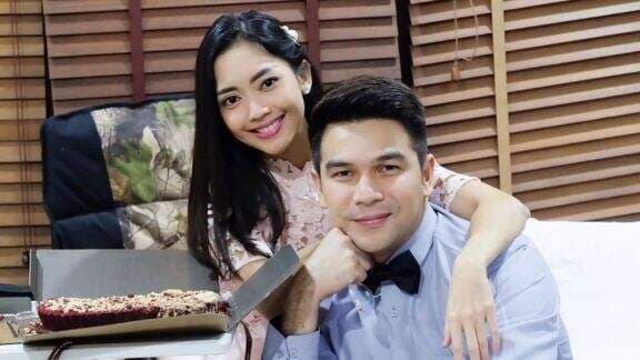 Tertangkap Basah! 8 Momen Mesra Jonathan Frizzy dan Ririn Dwi Ariyanti di Lokasi Syuting, Ada yang Saling Suap-Suapan, Baper Gak Tuh?