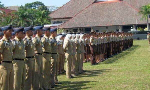 Perbedaan Sekolah Kedinasan dan Ikatan Dinas, Mana yang Lebih Menjanjikan?