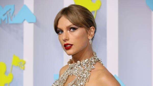Sangat Elegan, Tiru Gaya Makeup Taylor Swift di MTV Video Music Awards 2022!