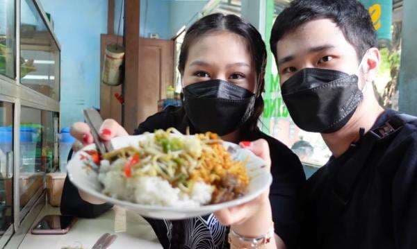 Pertama Kali Makan Jengkol di Warteg, Reaksi Sisca Kohl Jadi Sorotan