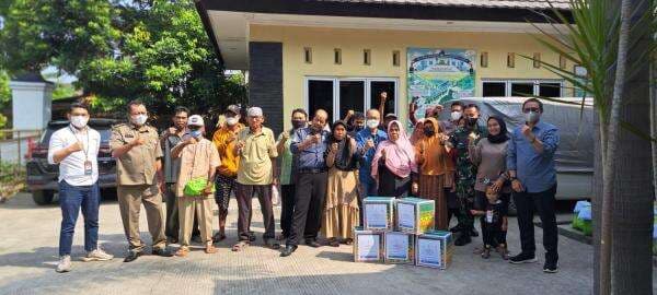Semarak Kemerdekaan bersama FIF Group Karawang, Bagikan Sembako untuk Masyarakat
