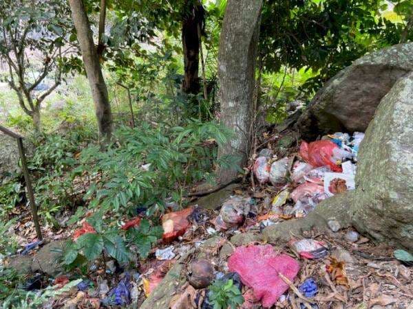 Jorok! Kuburan Kuno di Tebing Enrekang Banyak Sampah, Situs Budaya Kok Ditelantarkan?