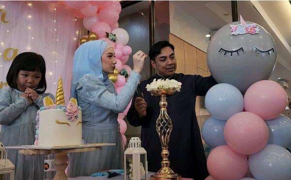Ustadz Riza Muhammad Gelar Syukuran Anak Kembar yang Masih dalam Kandungan, Ternyata Balon Biru