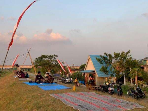 Rekomendasi Tempat Makan Murah di Jombang, di Atas Tanggul Sungai Viewnya Menakjubkan! Rekomendasi Tempat Makan Murah di Jombang, di Atas Tanggul Sungai Viewnya Menakjubkan!