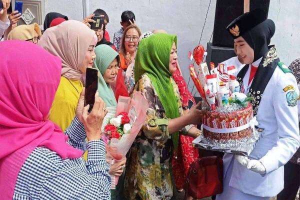 Paskibraka Ayumi Putri Sasaki Disambut Meriah Saat Tiba di Banyuwangi