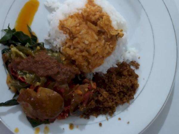 Ini Penampakan Nasi Padang Langganan Ayu Ting Ting, Diklaim Enggak Basi Sehari Semalam