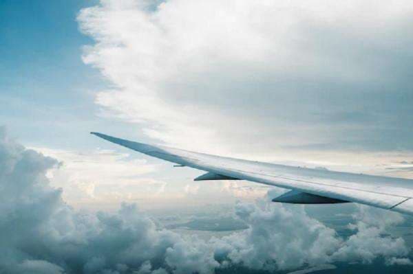 5 Hal yang Tidak Boleh Dilakukan saat di Pesawat, Salah Satunya Pakai Softlens