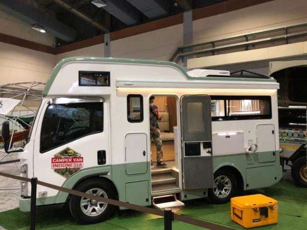Isuzu Elf Disulap Jadi Campervan, Ada Fasilitas Pendingin sampai Toiletnya Isuzu Elf Disulap Jadi Campervan, Ada Fasilitas Pendingin sampai Toiletnya