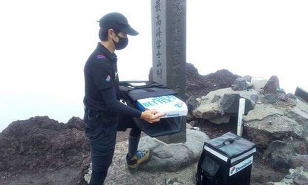 Viral, Seorang Kurir Mengantar Pesanan Pizza ke Puncak Gunung Fuji Jepang, Dibayar Rp4,3 Juta