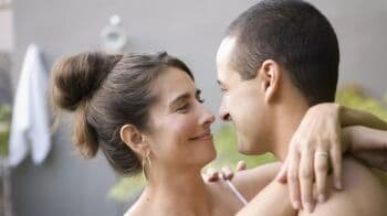 7 Cara Ampuh Agar Pria Dilirik Tante-Tante, Pencinta Milf Merapat!