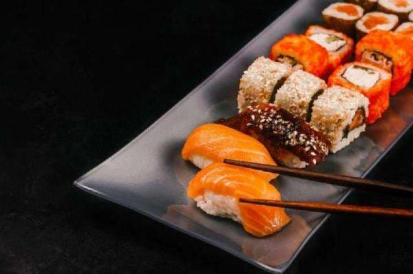 Mengenal Jenis-Jenis Sushi, Sashimi hingga Inarazushi Mengenal Jenis-Jenis Sushi, Sashimi hingga Inarazushi