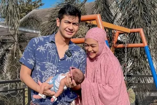Netizen Kritisi Baby Moana yang Diajak ke Mall padahal Belum 40 Hari, Begini Jawaban Teuku Ryan