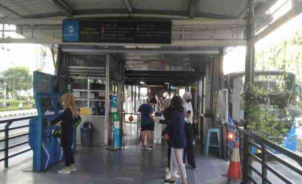 Mumpung Masih Gubernur, Anies Diminta Gratiskan Transjakarta Imbas BBM Naik Mumpung Masih Gubernur, Anies Diminta Gratiskan Transjakarta Imbas BBM Naik