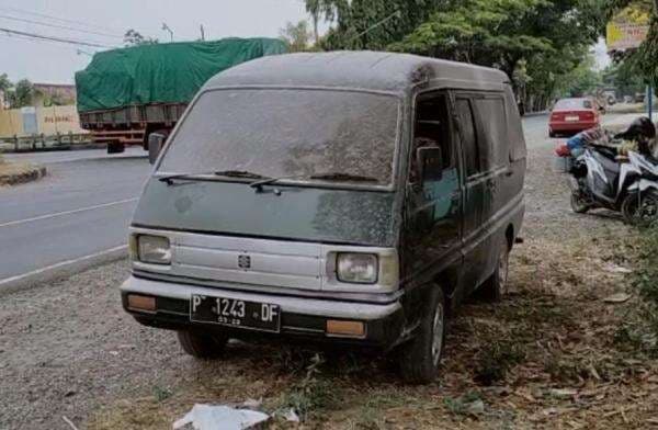 Minibus Terbakar di Sekitar SPBU Semampir Probolinggo, Ditemukan 15 Jerigen Berisi BBM Minibus Terbakar di Sekitar SPBU Semampir Probolinggo, Ditemukan 15 Jerigen Berisi BBM