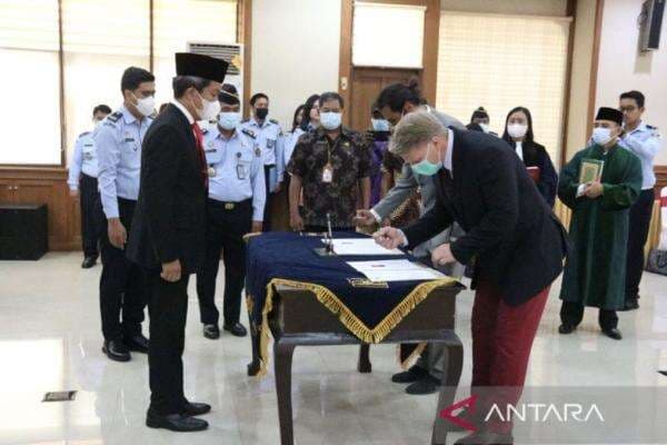 Bali Bikin Bule Jerman &amp; Swiss Jadi WNI, Ini Prosesnya