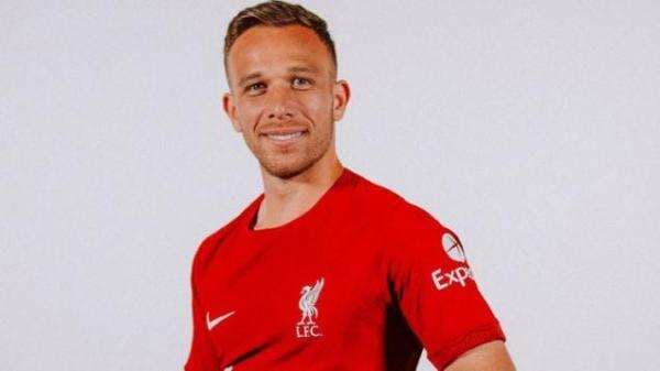 Carolina Miarelli, Dokter Gigi Cantik Kekasih Arthur Melo yang Jadi WAGs Baru Liverpool